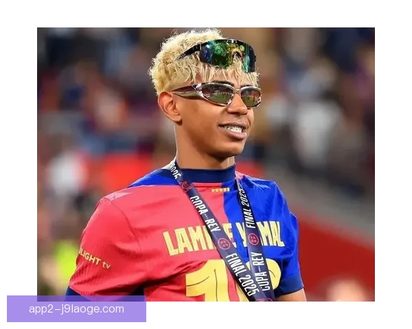 2024欧洲杯最佳年轻球员亚马尔崭露头角成为新星引关注